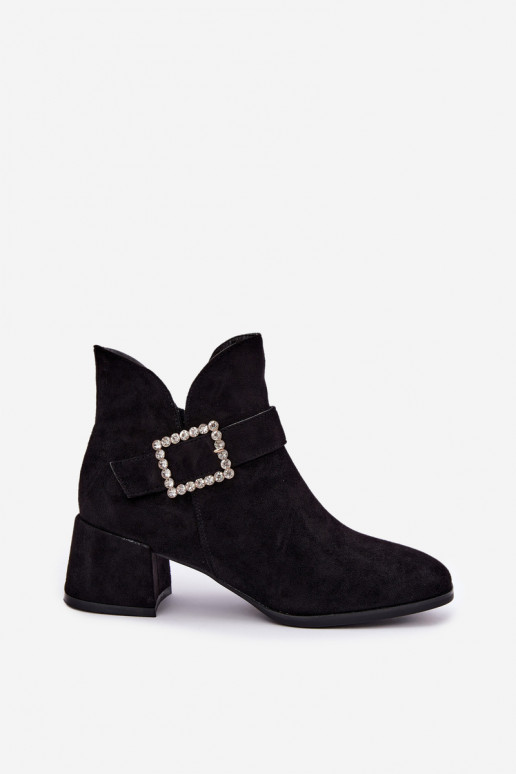Stiefeletten mit Riemen und dekorativer Schnalle in Schwarz Ameline