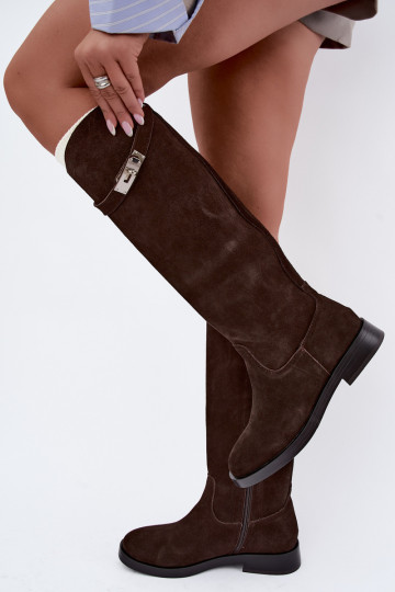 Schokoladenfarbene Wildleder-Überknie-Stiefel mit dekorativen Riemen Clarimond