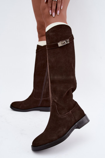 Schokoladenfarbene Wildleder-Überknie-Stiefel mit dekorativen Riemen Clarimond 2