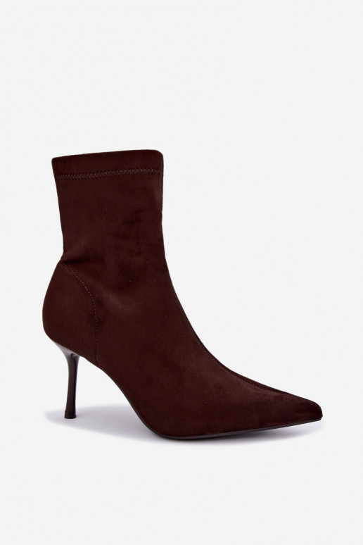 Schokoladenfarbene Stiefel mit schmalen Absätzen Nireya