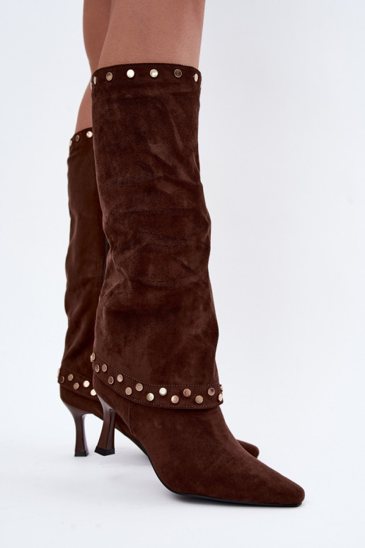 Braune isolierte lange Stiefel mit Dekoration Tai turiris