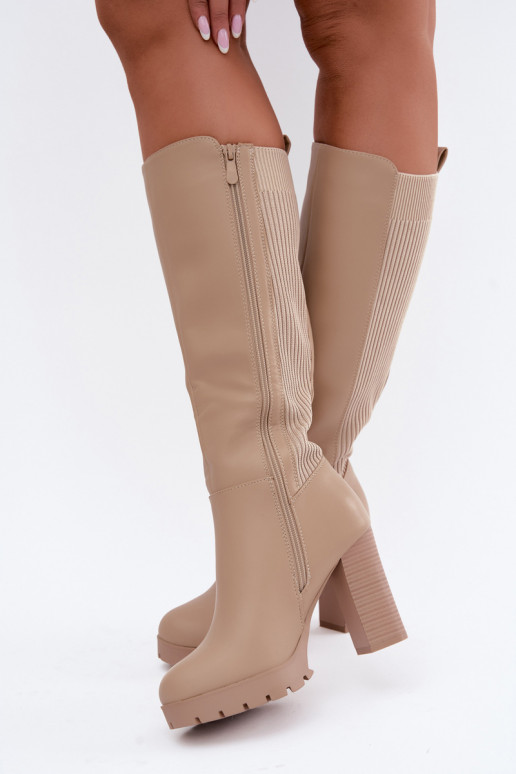 Sandfarbene isolierte lange Stiefel mit Absatz Hespera