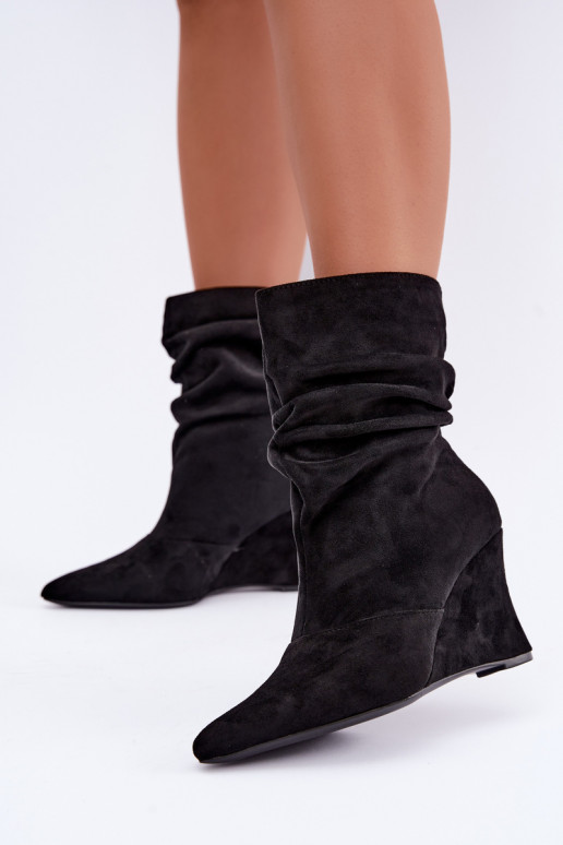 Geknitterte schwarze Stiefel mit Plattform Thalene