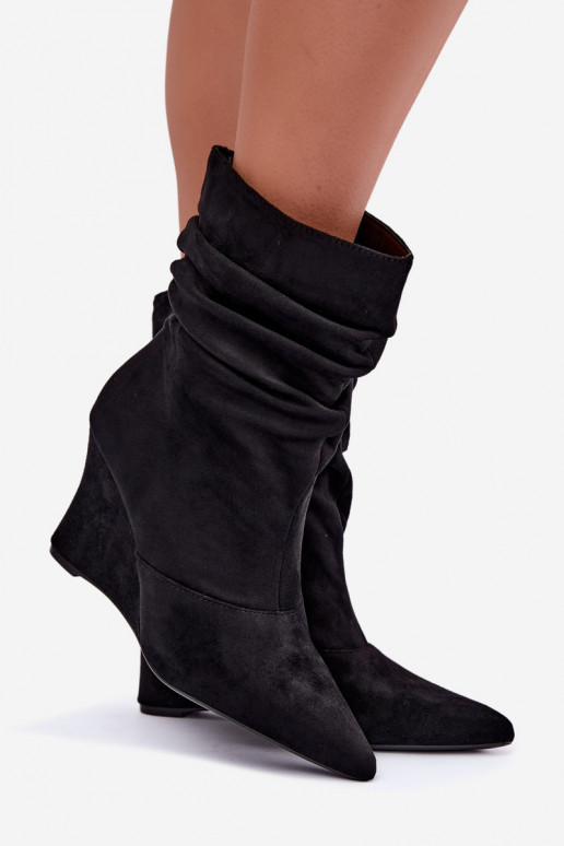 Geknitterte schwarze Stiefel mit Plattform Thalene