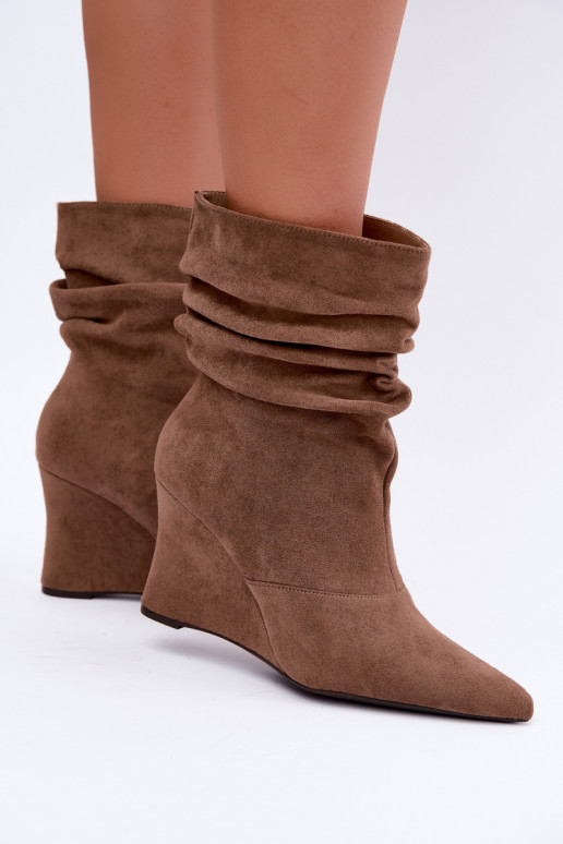 Geknitterte sandfarbene Stiefel mit Plattform Thalene