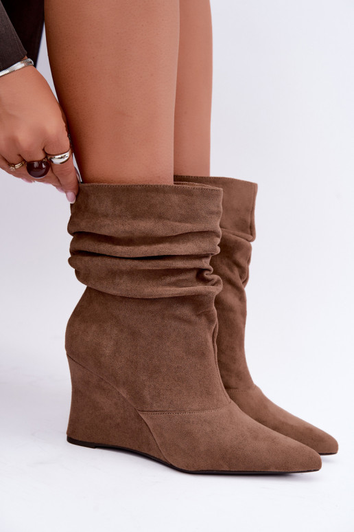 Geknitterte sandfarbene Stiefel mit Plattform Thalene