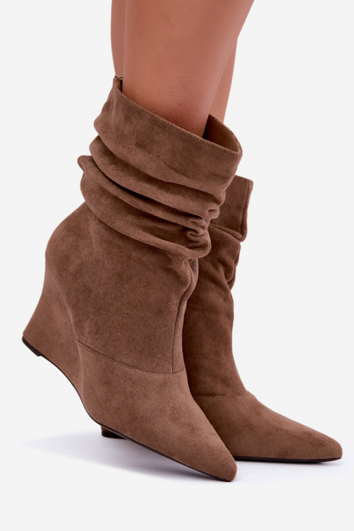 Geknitterte sandfarbene Stiefel mit Plattform Thalene