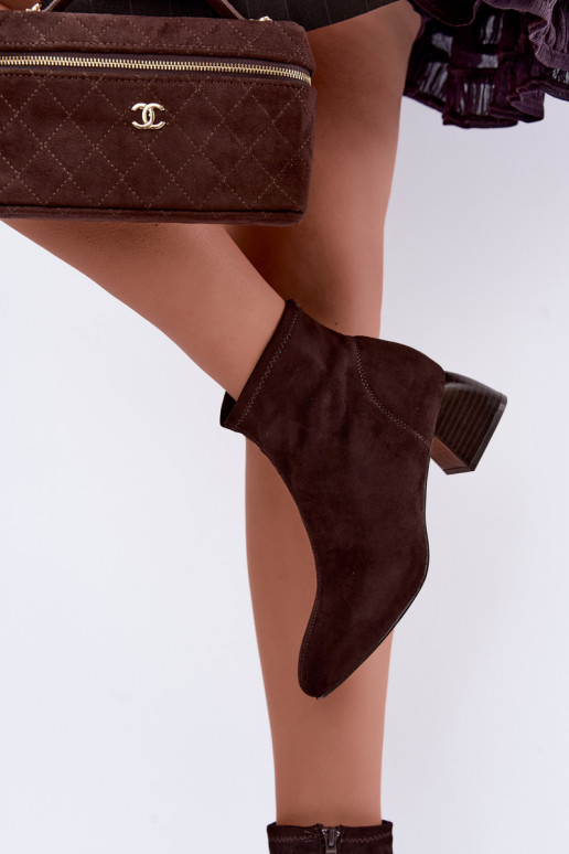 Schokoladenfarbene Stiefel mit Absatz Estellea
