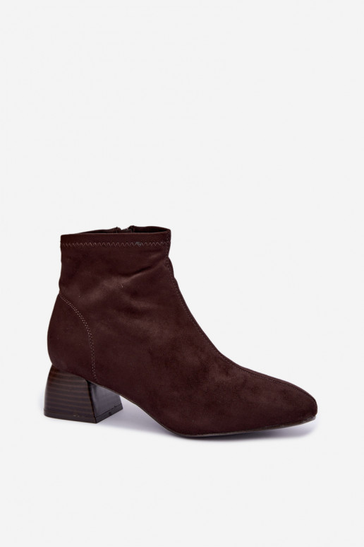 Schokoladenfarbene Stiefel mit Absatz Estellea