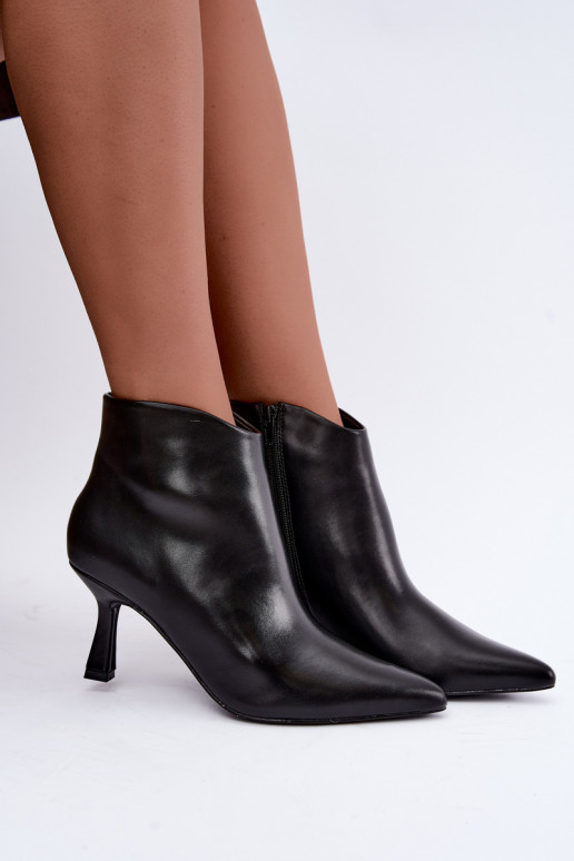 Schwarze Stiefeletten mit spitzen Zehen Florenne