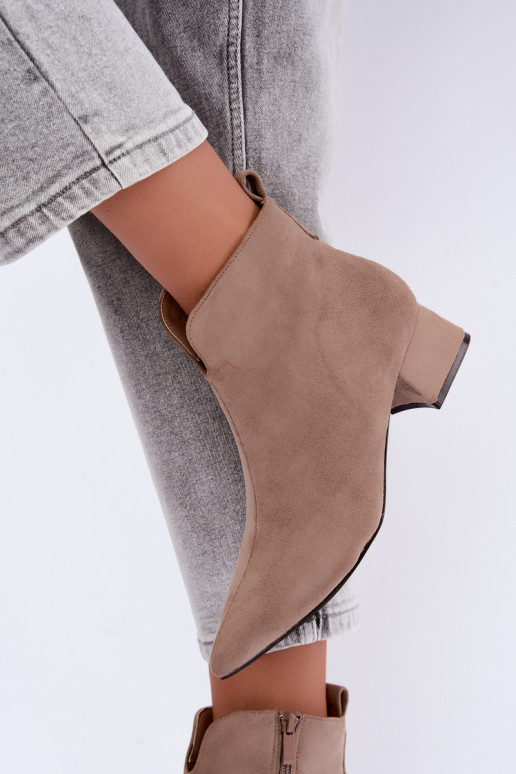 Beige Stiefeletten mit spitzen Zehen Klocke Heliara
