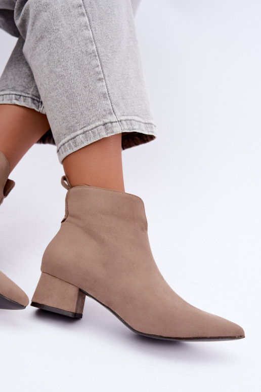 Beige Stiefeletten mit spitzen Zehen Klocke Heliara