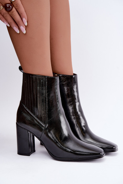 Schwarze Stiefeletten mit Lackeffekt Kallista