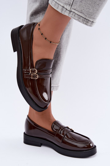 Schokoladenfarbene Damenmokassins mit Riemen Perline
