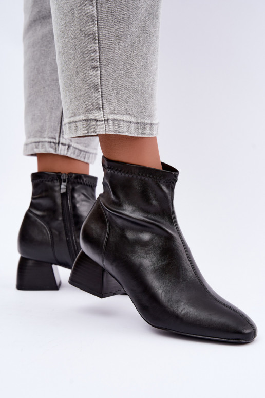 Schwarze Stiefeletten Klocke aus Kunstleder Estellea