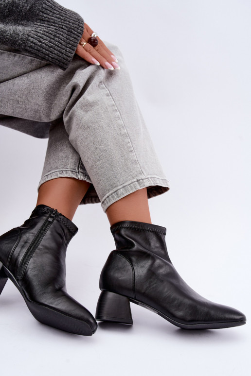 Schwarze Stiefeletten Klocke aus Kunstleder Estellea