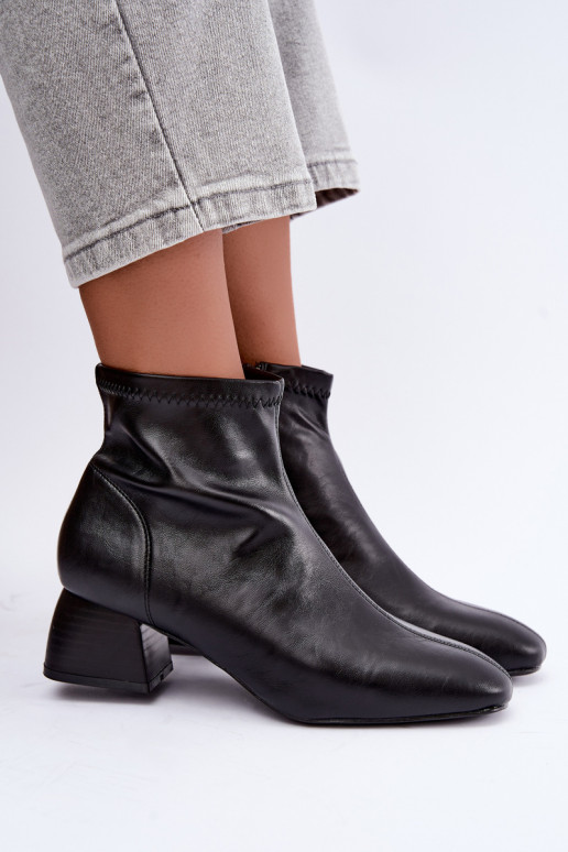 Schwarze Stiefeletten Klocke aus Kunstleder Estellea