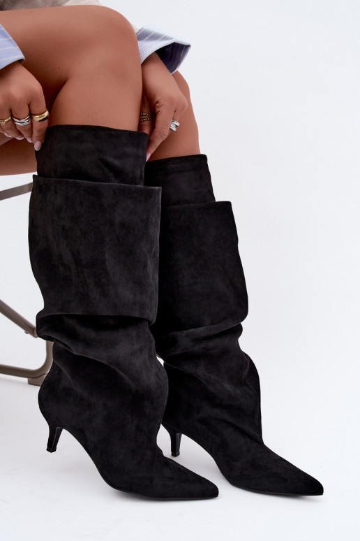 Orielle warme lange Stiefel mit Rüschen und Absätzen in Schwarz