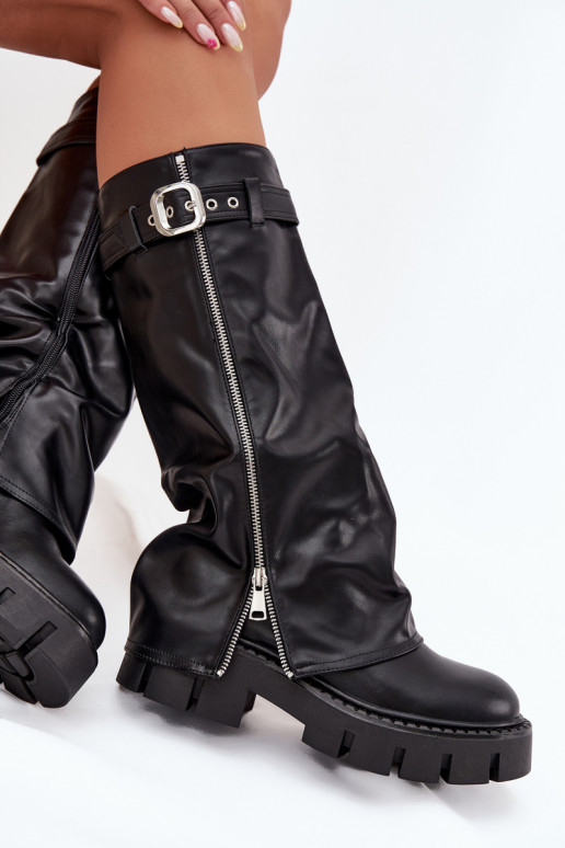 Schwarze isolierte Stiefel über dem Knie mit angenähter Choleika und silbernen Schnallen Armena