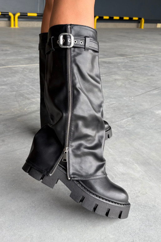 Schwarze isolierte Stiefel über dem Knie mit angenähter Choleika und silbernen Schnallen Armena