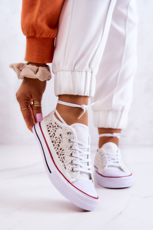 Weiße Damenschuhe mit Spitzenmotiven Venture