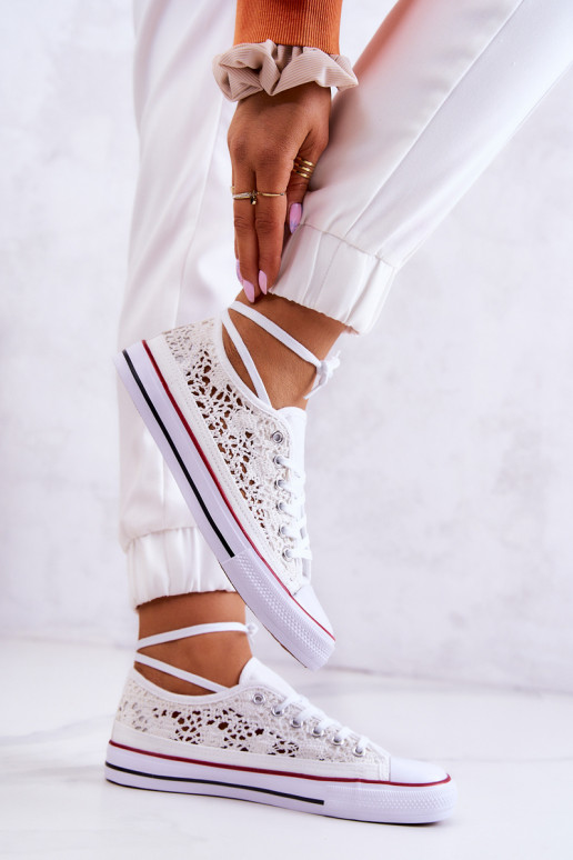 Weiße Damenschuhe mit Spitzenmotiven Venture