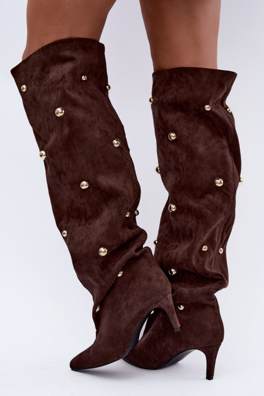 Schlüpfstiefel mit dünnen Absätzen und kunstvollen Details in Schokoladenfarbe Beladine