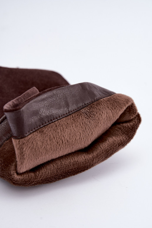 Isolierte Tiselle Stiefeletten mit Absätzen und Schnallen in Braun