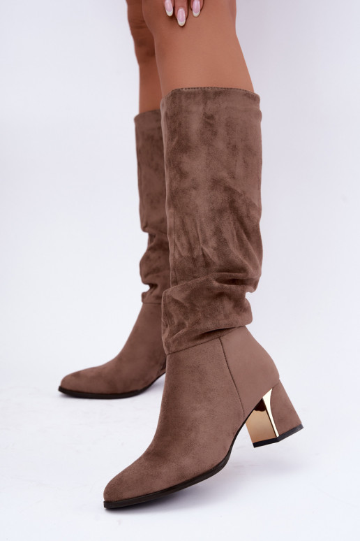 gefütterte gewellte lange Stiefel mit Absatz in Sandfarbe Ivenna