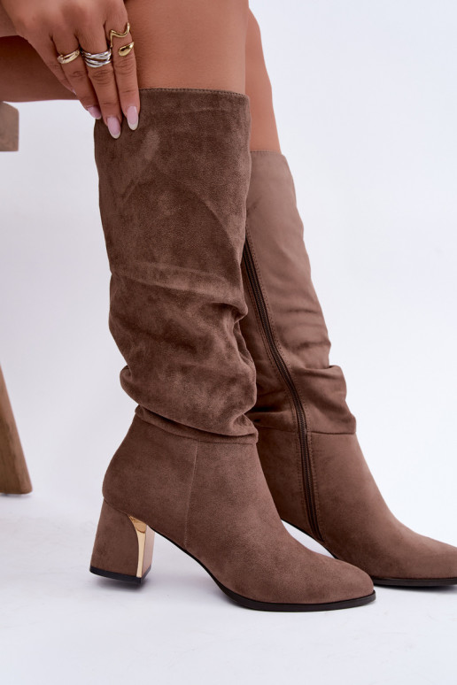 gefütterte gewellte lange Stiefel mit Absatz in Sandfarbe Ivenna
