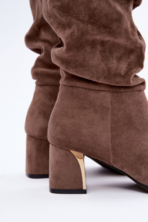 gefütterte gewellte lange Stiefel mit Absatz in Sandfarbe Ivenna