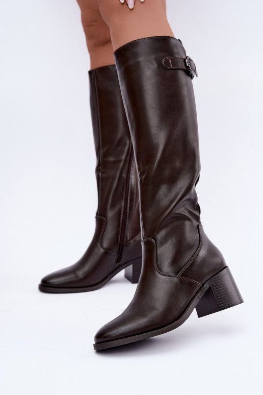 gefütterte lange Stiefel mit Absatz und Schnallen in Schokoladenfarbe Lestine