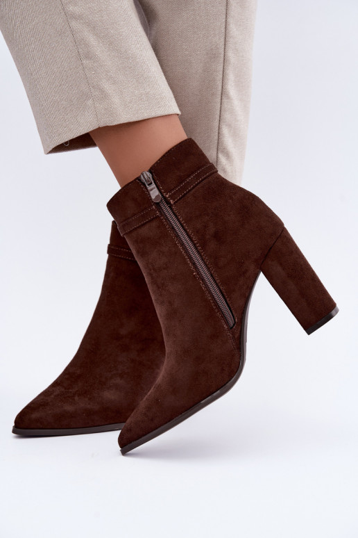 Stiefeletten mit Absatz und dekorativen Riemen in Schokoladenfarbe Preselle