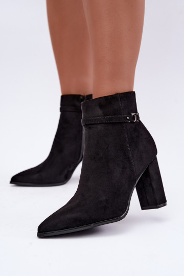Stiefeletten mit Absatz und dekorativen Riemen in schwarzer Farbe Preselle