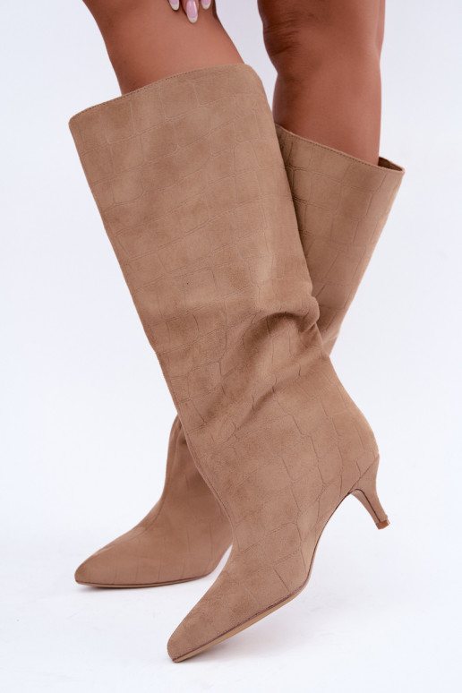 Sandfarbene Überknie-Stiefel zum Hineinschlüpfen mit geprägten Details und Absätzen Cazelle