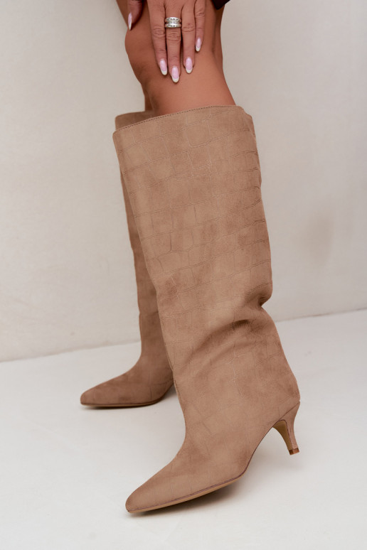 Sandfarbene Überknie-Stiefel zum Hineinschlüpfen mit geprägten Details und Absätzen Cazelle