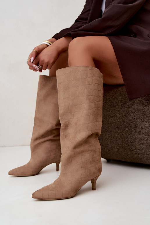 Sandfarbene Überknie-Stiefel zum Hineinschlüpfen mit geprägten Details und Absätzen Cazelle