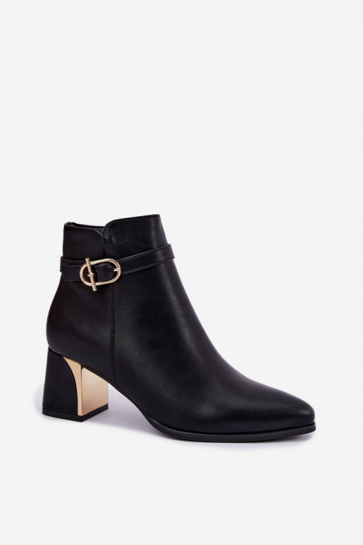 Damen Stiefeletten mit dekorativen Riemen und Schnallen in Schwarz Kordelia