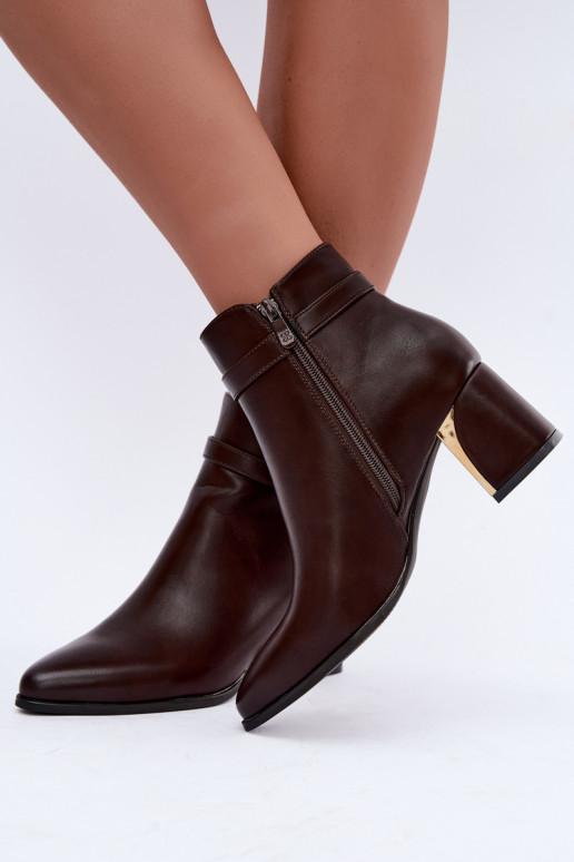 Damen Stiefeletten mit dekorativen Riemen und Schnallen in Schokolade Kordelia