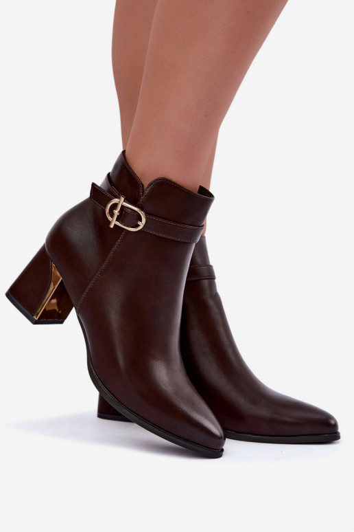 Damen Stiefeletten mit dekorativen Riemen und Schnallen in Schokolade Kordelia