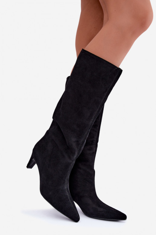 Slip-On hohe Stiefel aus Kunstwildleder mit Absätzen in Schwarz Pamelisse