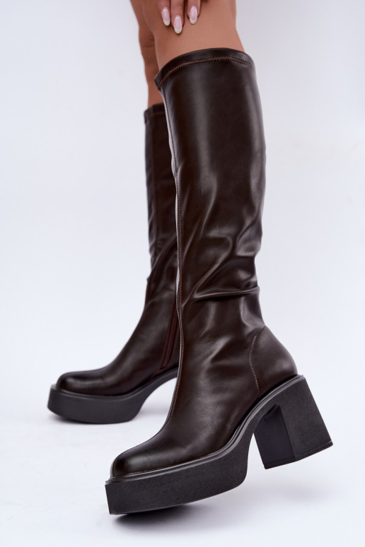 Damenstiefel bis zum Knie mit Plateau und Absätzen aus Kunstleder in Schokoladenfarbe Nesalie