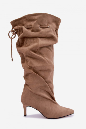 Gefütterte Slip-On Stiefel bis zum Knie mit dünnen Absätzen und stilvollen Details in Sandfarbe Tivel 2