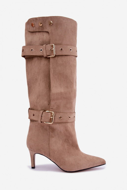 Schlüpfschuh-Stiefel bis zum Knie mit dünnen Absätzen, Riemen und Schnallen in sandfarbener Farbe Isabeau
