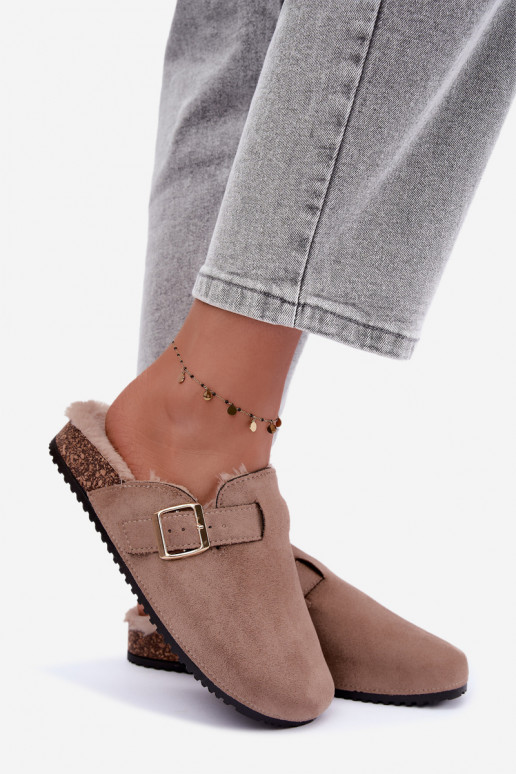 Damen Clogs mit Fell innen und Schnallen in Sand Tamera
