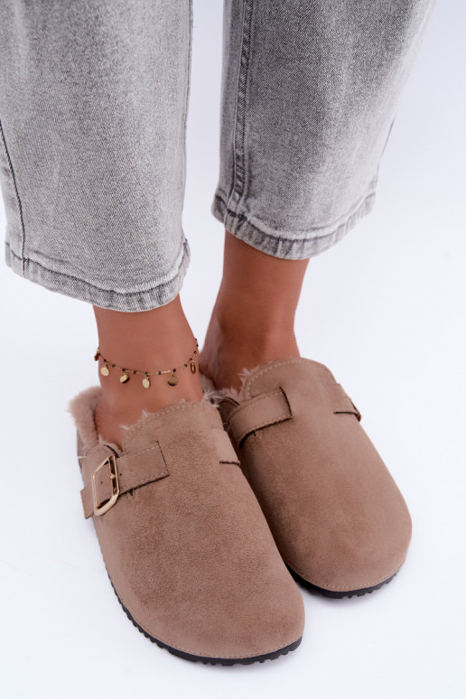 Damen Clogs mit Fell innen und Schnallen in Sand Tamera