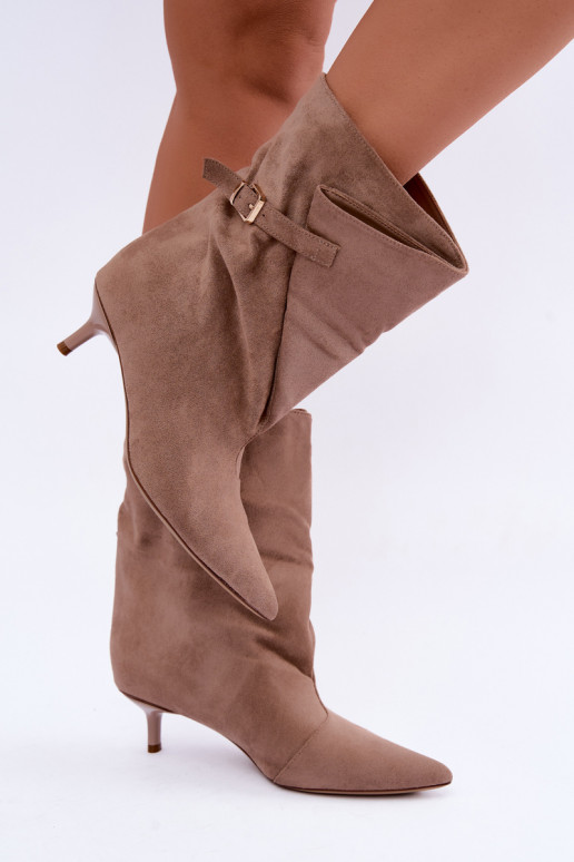 Niedrigabsatz-Stiefeletten mit Schnallen in sandfarbener Canelisse