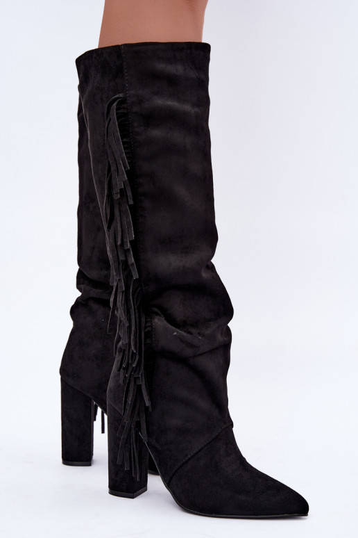 Warmen zerknitterte kniehohe Stiefel mit Absatz und Quasten in schwarzer Karmelle