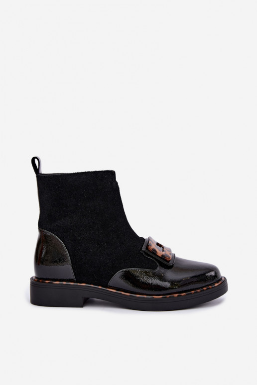 Schwarze Velourslederstiefel mit dekorativer Schnalle