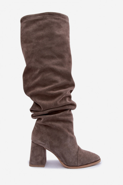 Wärmende zerknitterte kniehohe Stiefel aus Kunstveloursleder mit Absatz in Ton Zazoo 4228